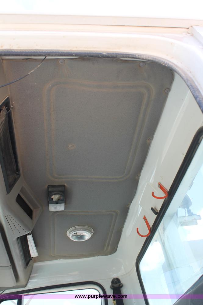 image for item L4285 2002 International 4800 bucket truck