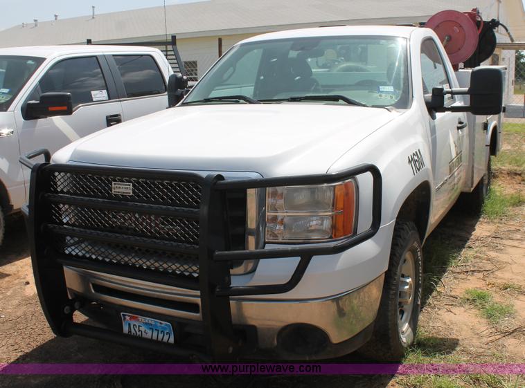 image for item L4295 2010 GMC Sierra 2500HD utility truck