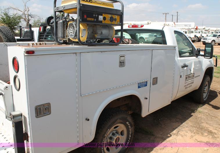 image for item L4295 2010 GMC Sierra 2500HD utility truck