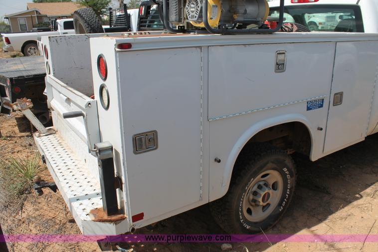 image for item L4295 2010 GMC Sierra 2500HD utility truck