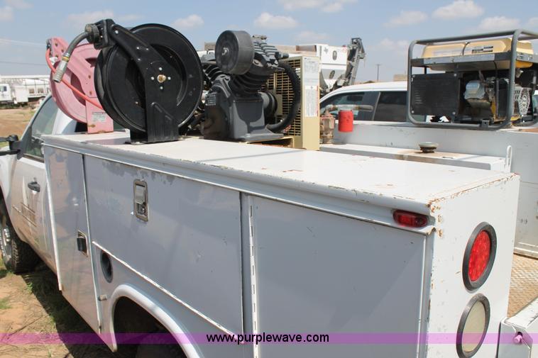 image for item L4295 2010 GMC Sierra 2500HD utility truck