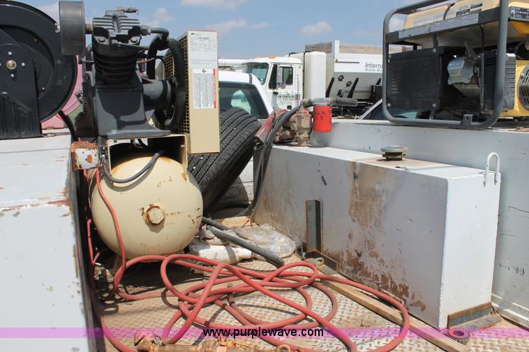 image for item L4295 2010 GMC Sierra 2500HD utility truck