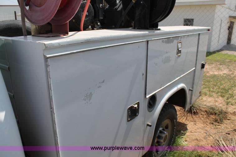 image for item L4295 2010 GMC Sierra 2500HD utility truck