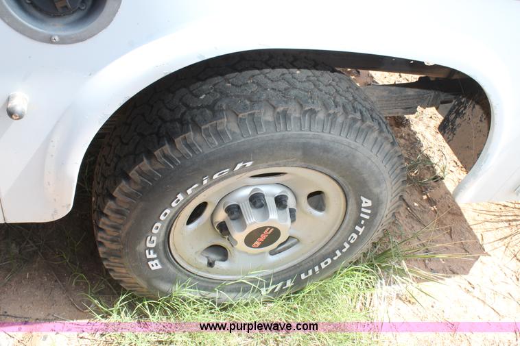 image for item L4295 2010 GMC Sierra 2500HD utility truck