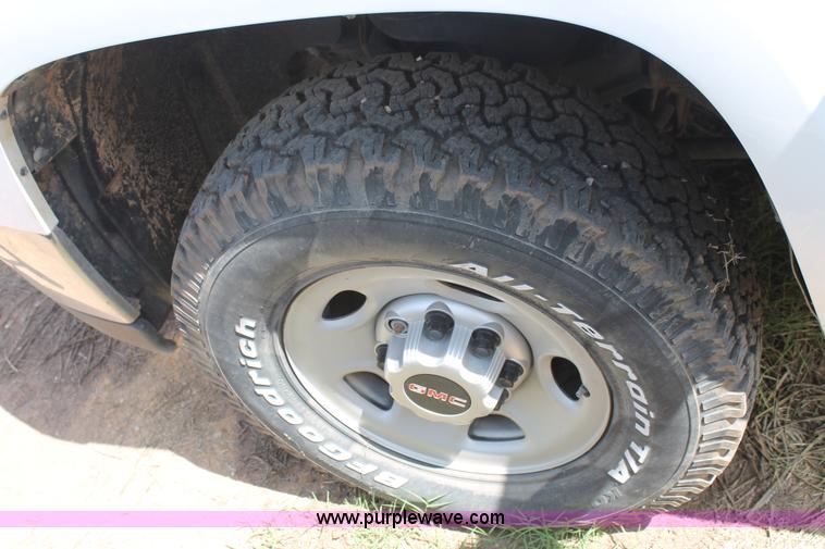 image for item L4295 2010 GMC Sierra 2500HD utility truck