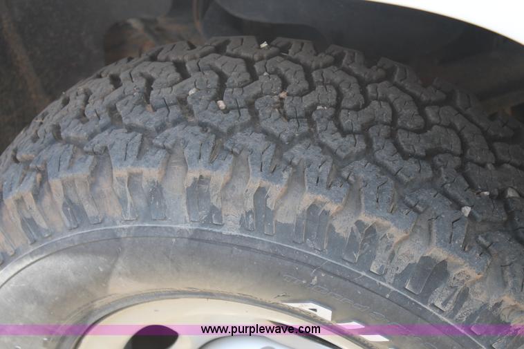 image for item L4295 2010 GMC Sierra 2500HD utility truck