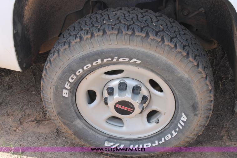 image for item L4295 2010 GMC Sierra 2500HD utility truck