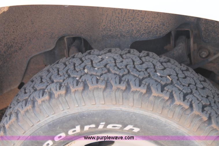 image for item L4295 2010 GMC Sierra 2500HD utility truck