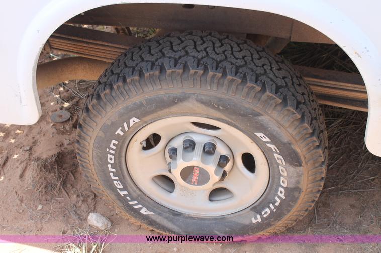 image for item L4295 2010 GMC Sierra 2500HD utility truck