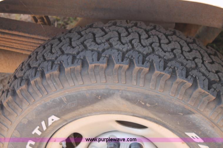 image for item L4295 2010 GMC Sierra 2500HD utility truck