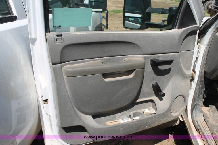 image for item L4295 2010 GMC Sierra 2500HD utility truck