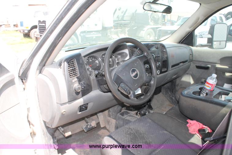 image for item L4295 2010 GMC Sierra 2500HD utility truck