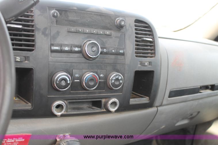 image for item L4295 2010 GMC Sierra 2500HD utility truck