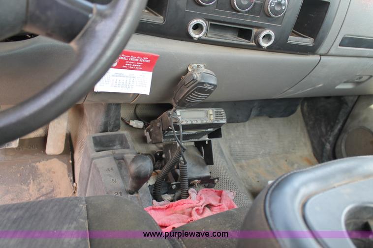 image for item L4295 2010 GMC Sierra 2500HD utility truck