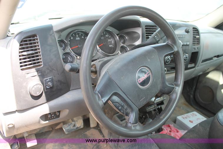 image for item L4295 2010 GMC Sierra 2500HD utility truck