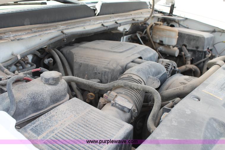 image for item L4295 2010 GMC Sierra 2500HD utility truck