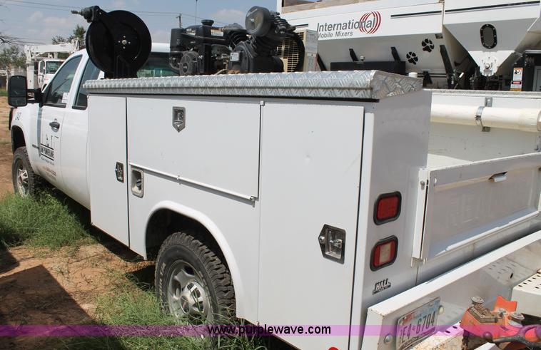 image for item L4298 2011 GMC Sierra 2500HD Ext. Cab utility truck