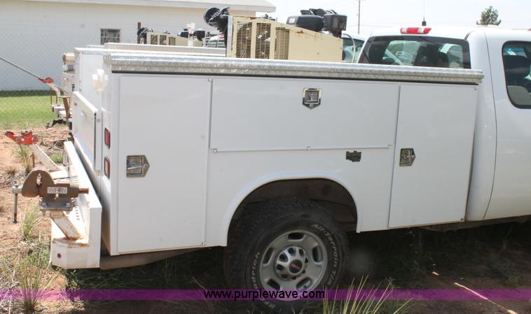 image for item L4298 2011 GMC Sierra 2500HD Ext. Cab utility truck