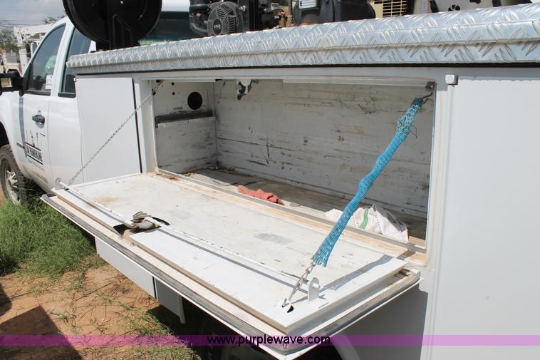 image for item L4298 2011 GMC Sierra 2500HD Ext. Cab utility truck