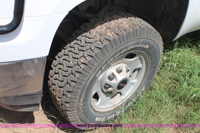 image for item L4298 2011 GMC Sierra 2500HD Ext. Cab utility truck