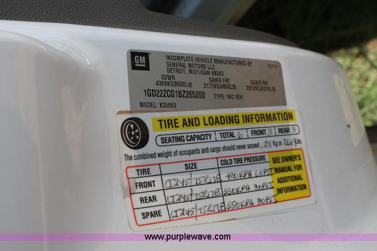 image for item L4298 2011 GMC Sierra 2500HD Ext. Cab utility truck