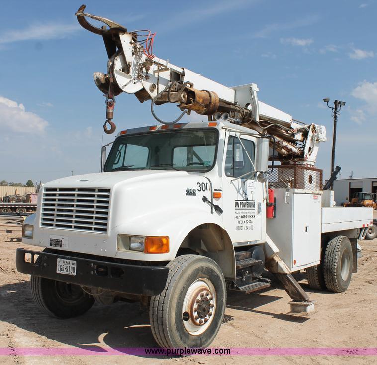 image for item L4428 2001 International 4800 bucket truck