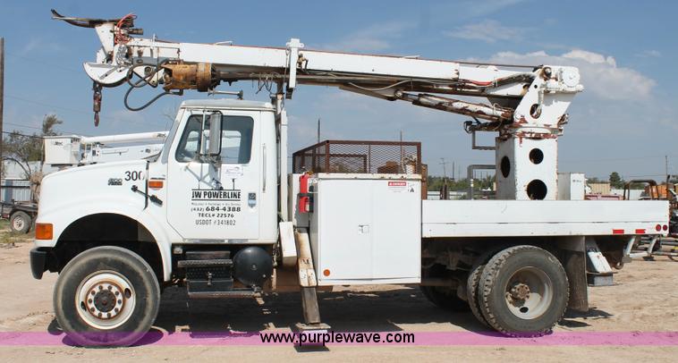 image for item L4428 2001 International 4800 bucket truck