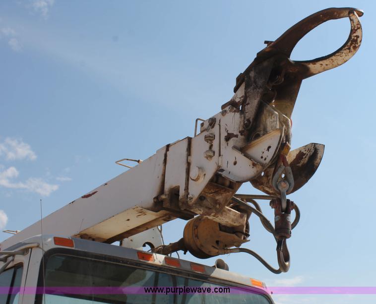 image for item L4428 2001 International 4800 bucket truck