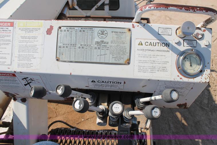 image for item L4428 2001 International 4800 bucket truck