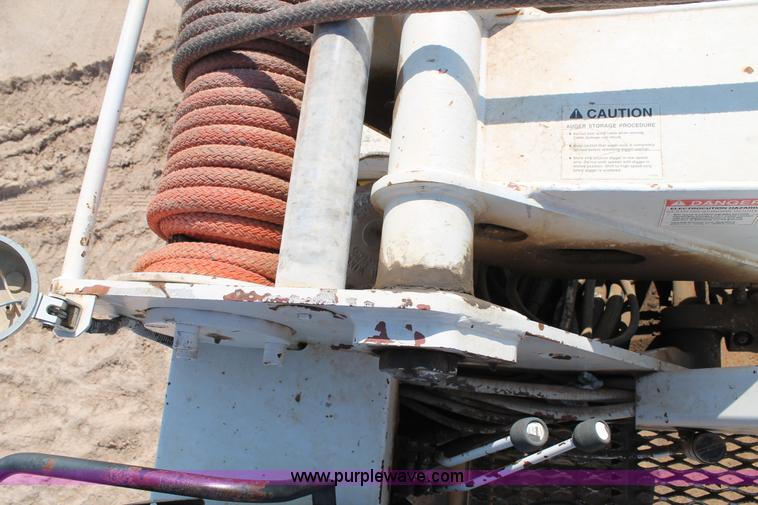 image for item L4428 2001 International 4800 bucket truck