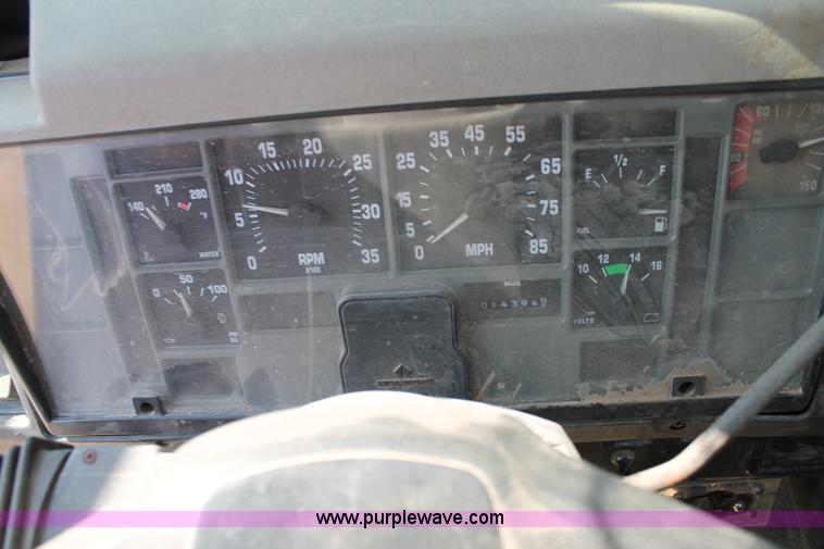 image for item L4428 2001 International 4800 bucket truck