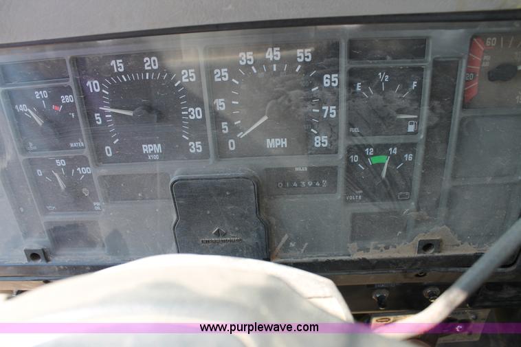 image for item L4428 2001 International 4800 bucket truck