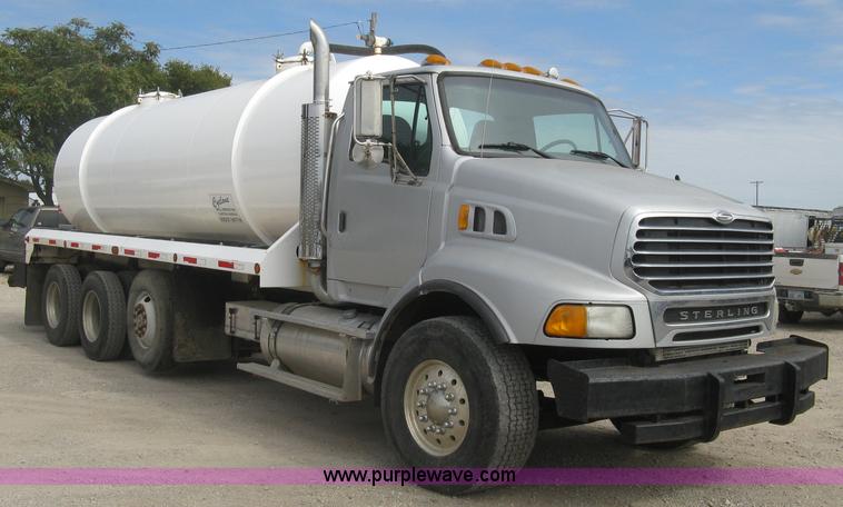 image for item L6409 2005 Sterling L9500 vacuum tank truck