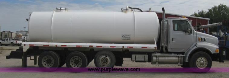 image for item L6409 2005 Sterling L9500 vacuum tank truck