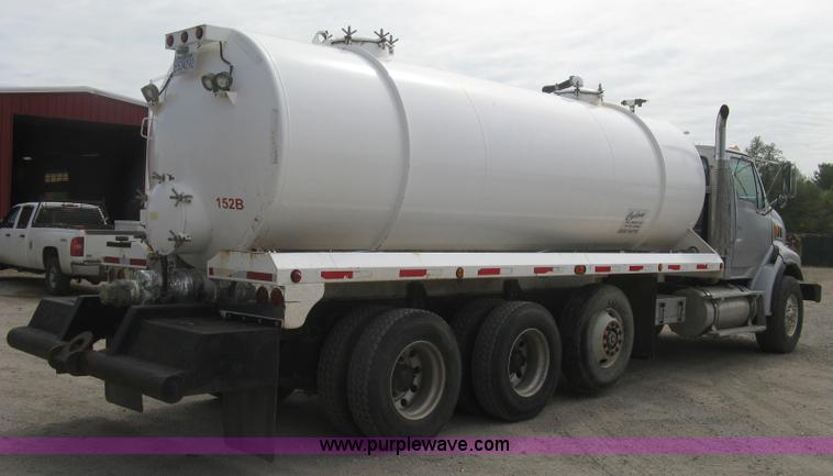 image for item L6409 2005 Sterling L9500 vacuum tank truck