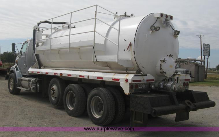 image for item L6409 2005 Sterling L9500 vacuum tank truck