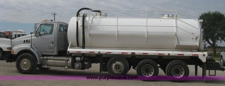 image for item L6409 2005 Sterling L9500 vacuum tank truck