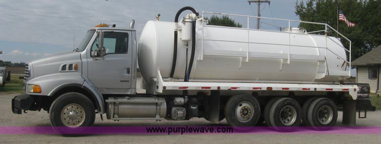 image for item L6409 2005 Sterling L9500 vacuum tank truck