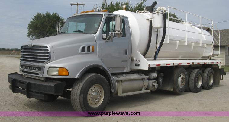 image for item L6409 2005 Sterling L9500 vacuum tank truck