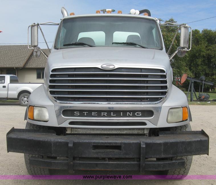 image for item L6409 2005 Sterling L9500 vacuum tank truck