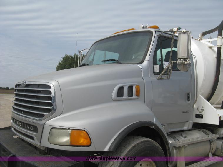 image for item L6409 2005 Sterling L9500 vacuum tank truck