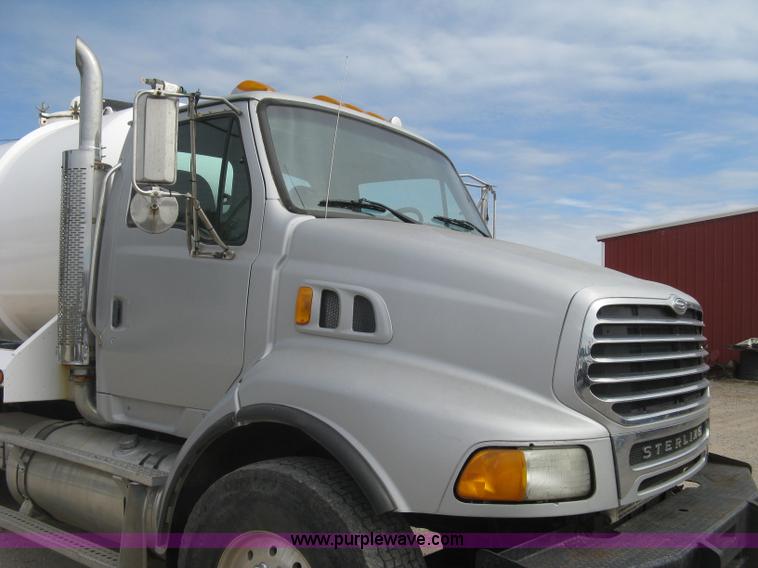 image for item L6409 2005 Sterling L9500 vacuum tank truck