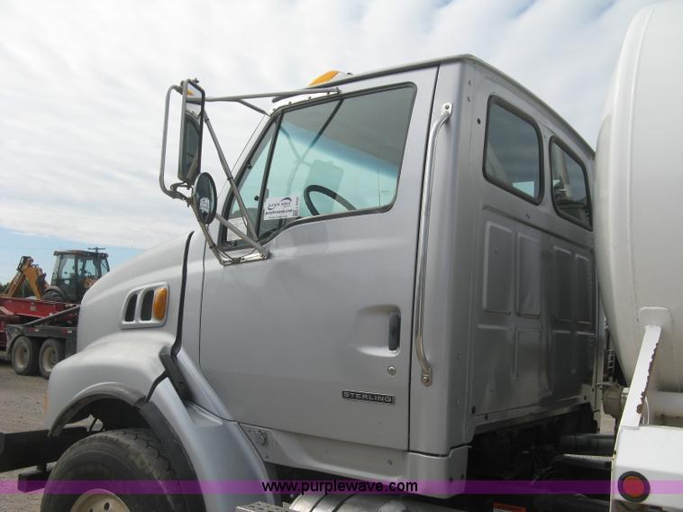 image for item L6409 2005 Sterling L9500 vacuum tank truck