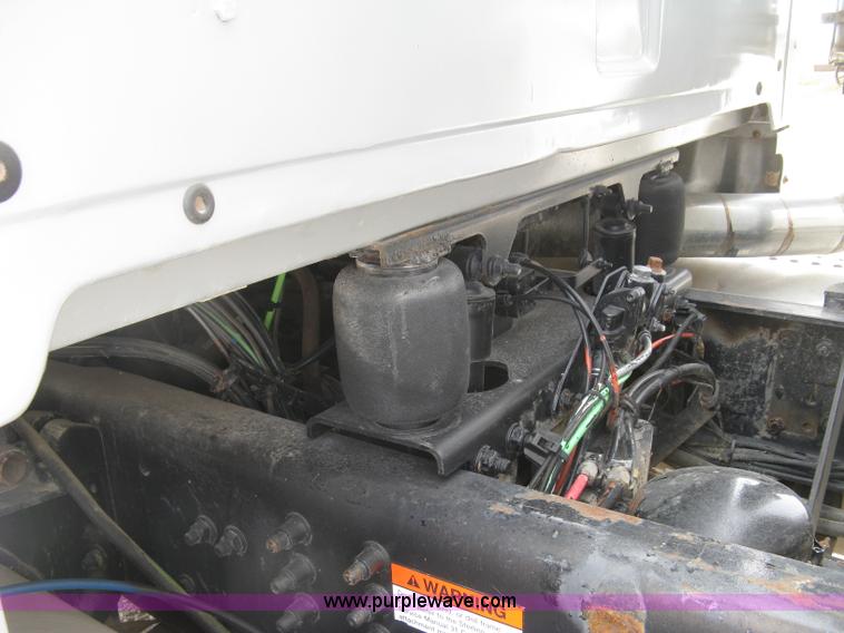 image for item L6409 2005 Sterling L9500 vacuum tank truck