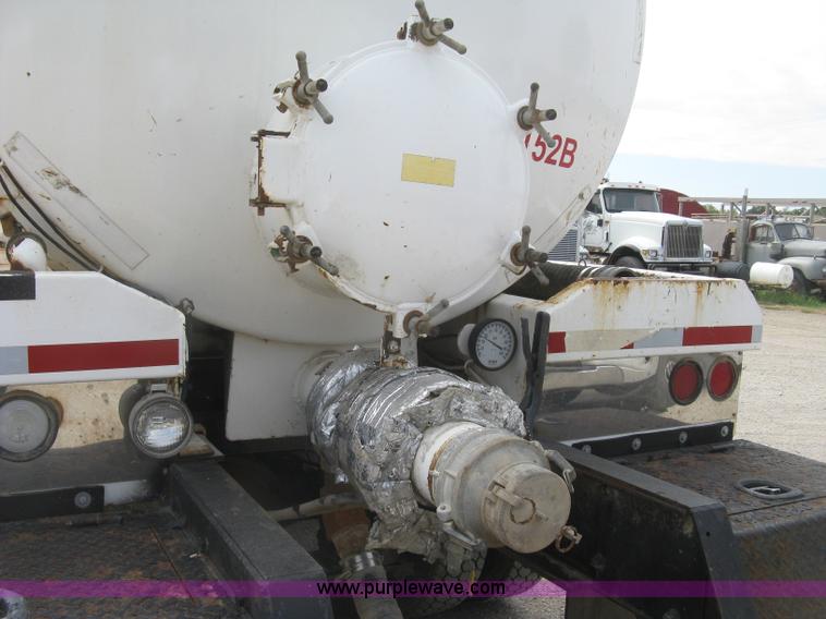 image for item L6409 2005 Sterling L9500 vacuum tank truck