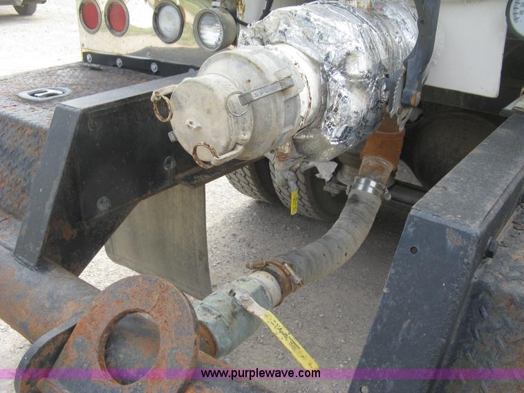 image for item L6409 2005 Sterling L9500 vacuum tank truck