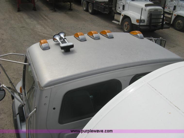 image for item L6409 2005 Sterling L9500 vacuum tank truck