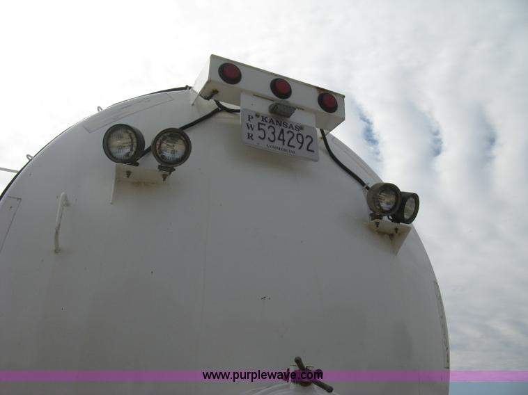 image for item L6409 2005 Sterling L9500 vacuum tank truck