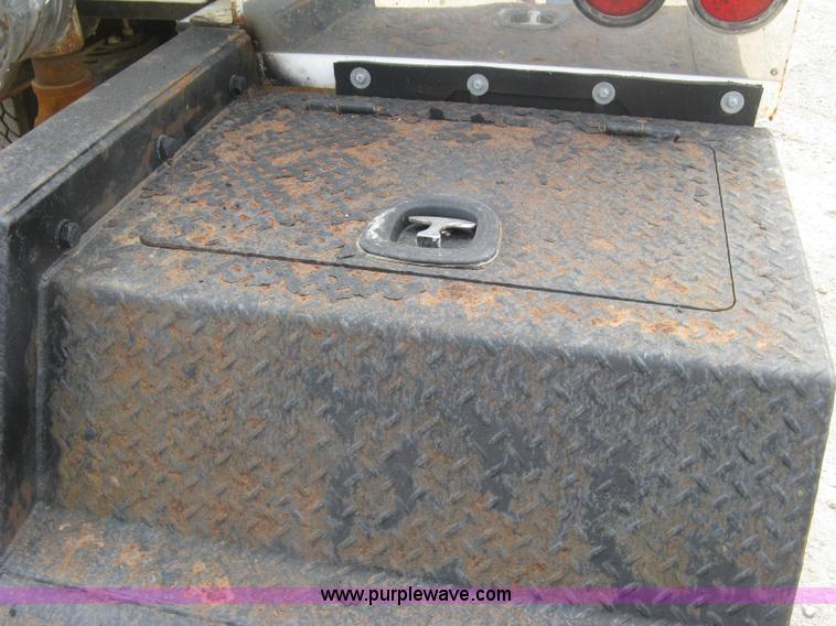 image for item L6409 2005 Sterling L9500 vacuum tank truck