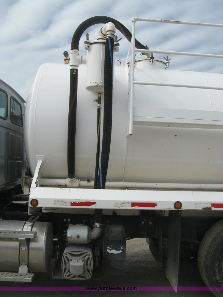 image for item L6409 2005 Sterling L9500 vacuum tank truck